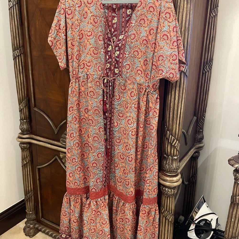 Elegant Paisley Midi Dress in Red and Pink